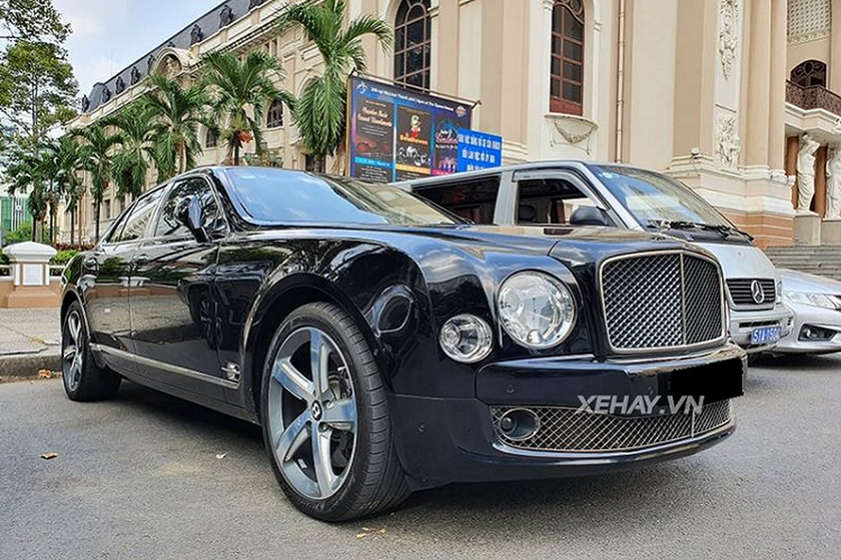 “Cham mat” Bentley Mulsanne Speed den huyen bi tai Sai Gon