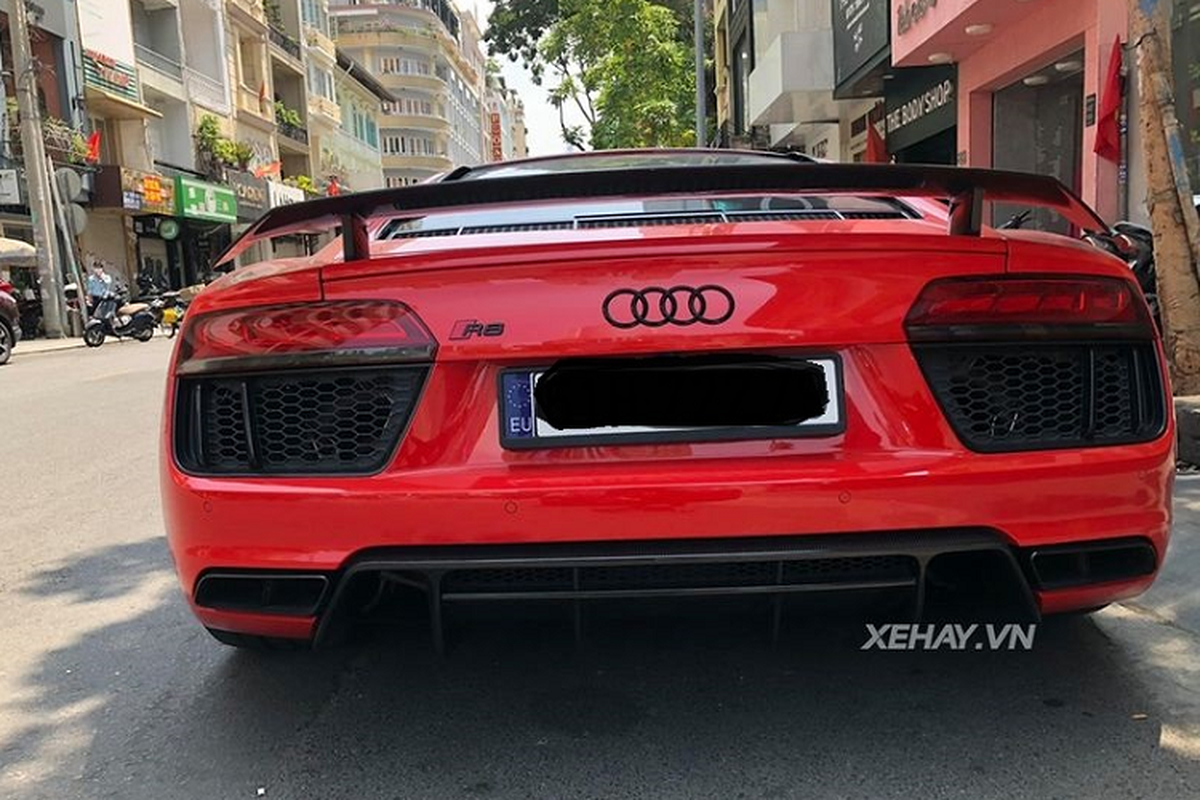 Sieu xe Audi R8 V10 Plus do ruc duoi nang Sai Gon-Hinh-4