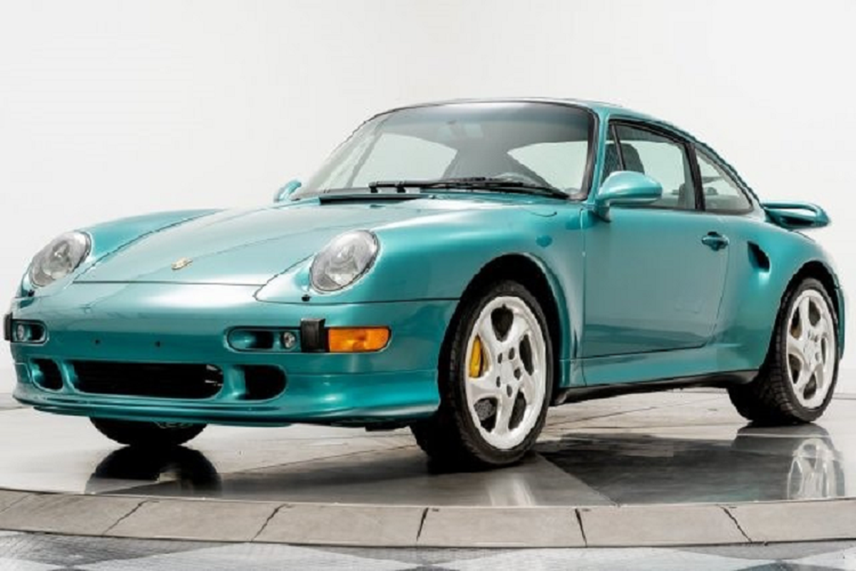 Porsche 911 Turbo S 1997 chay hon 800 km gan 800.000 USD