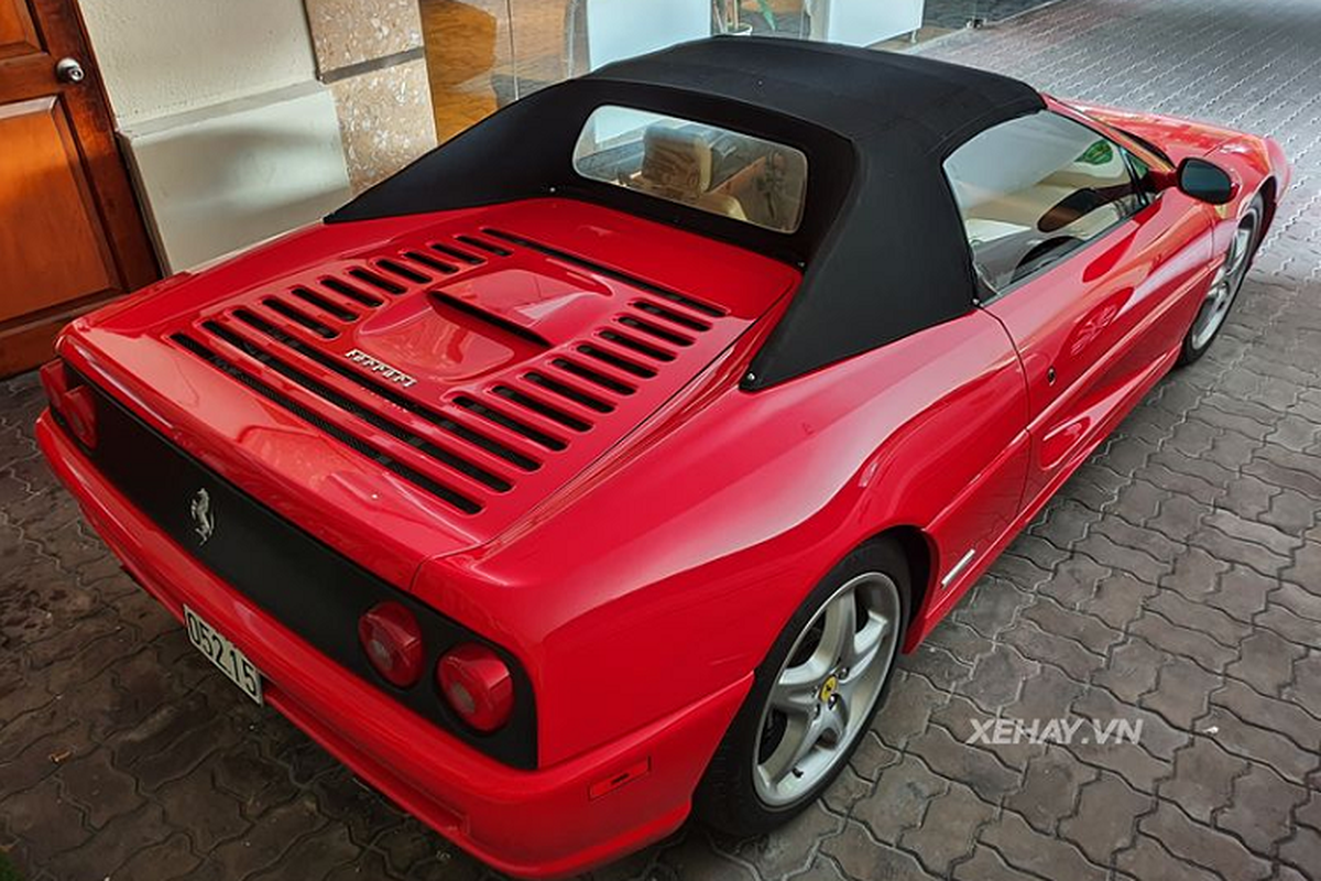 Dien kien Ferrari 355 F1 Spider hon 20 tuoi tai Sai Gon-Hinh-3