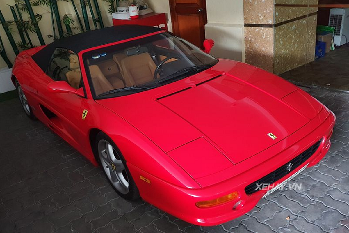 Dien kien Ferrari 355 F1 Spider hon 20 tuoi tai Sai Gon-Hinh-8