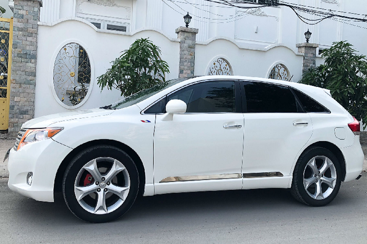 Co nen chi gan 700 trieu dong mua Toyota Venza cu tai Viet Nam?