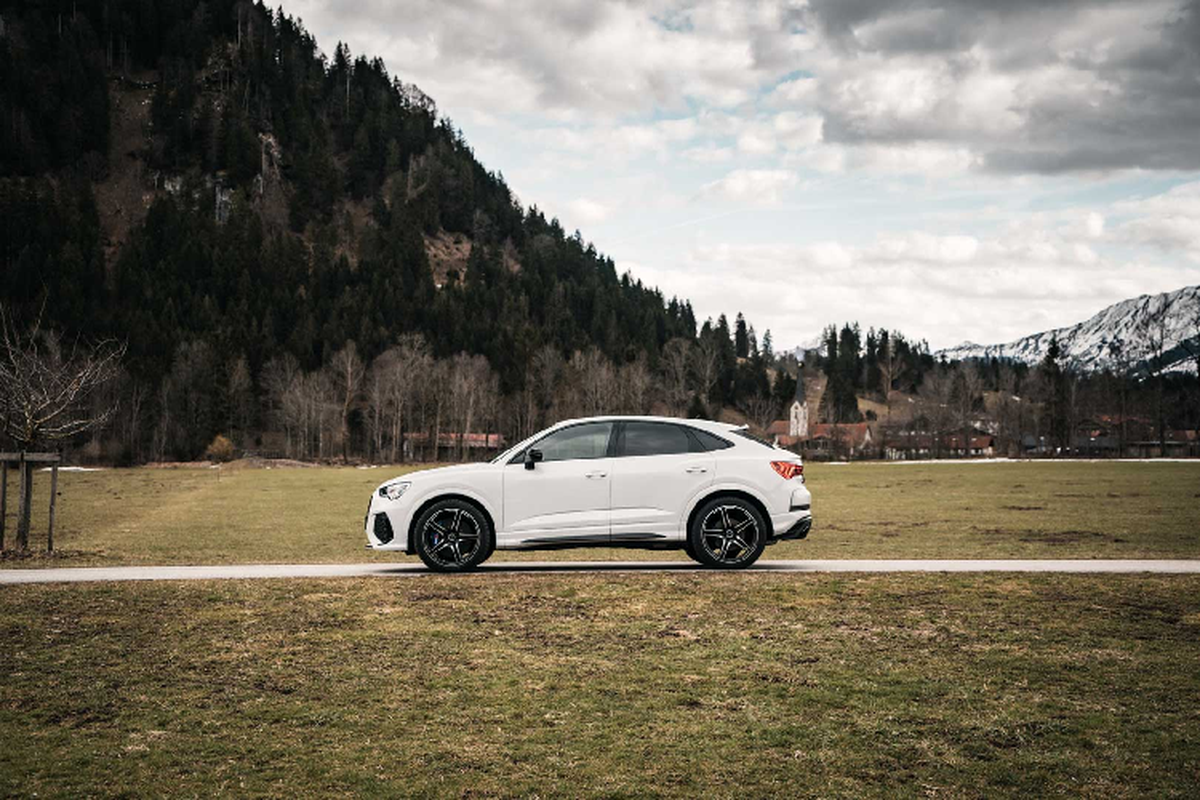 Audi RS Q3 Sportback do manh ngang Porsche 911 Carrera S-Hinh-3