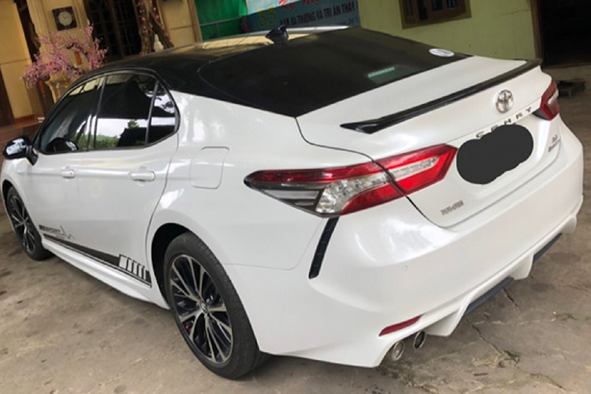 Toyota Camry moi tai Viet Nam 