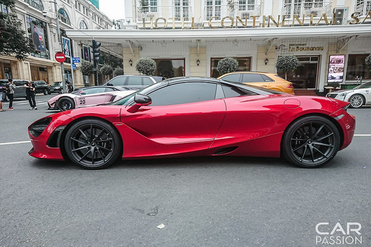 McLaren 720S Spider mau do doc nhat Viet Nam lan dau xuong pho-Hinh-2