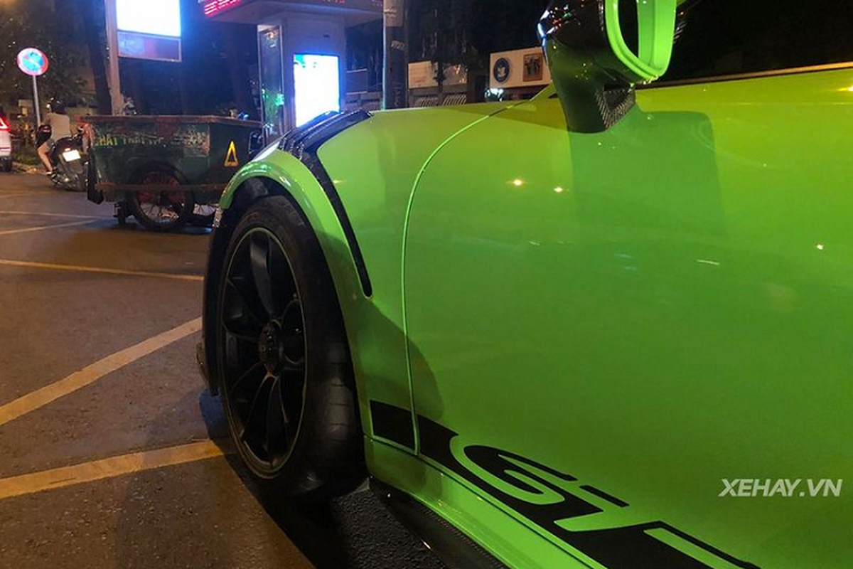 “Mat mat” voi Porsche 911 GT3 RS Lizard Green tren pho Sai Gon-Hinh-4