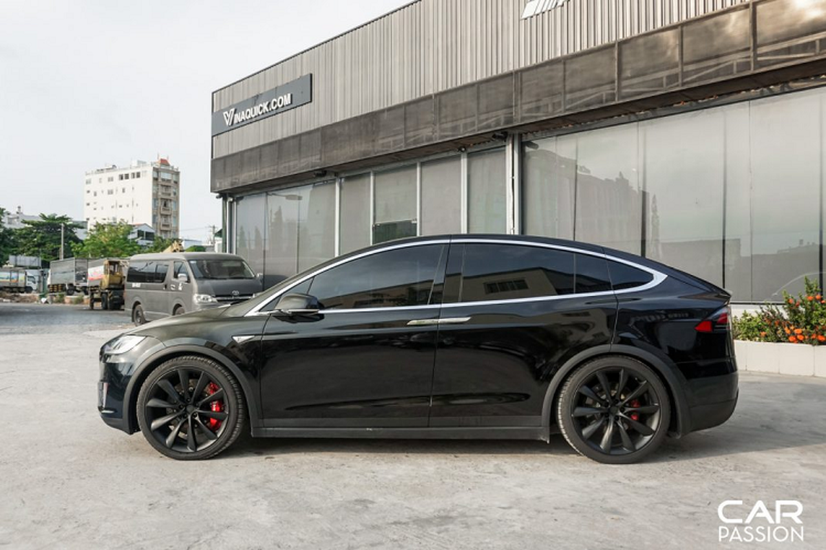 “Soi” Tesla Model X P100D tien ty cua dan choi Dong Nai-Hinh-10