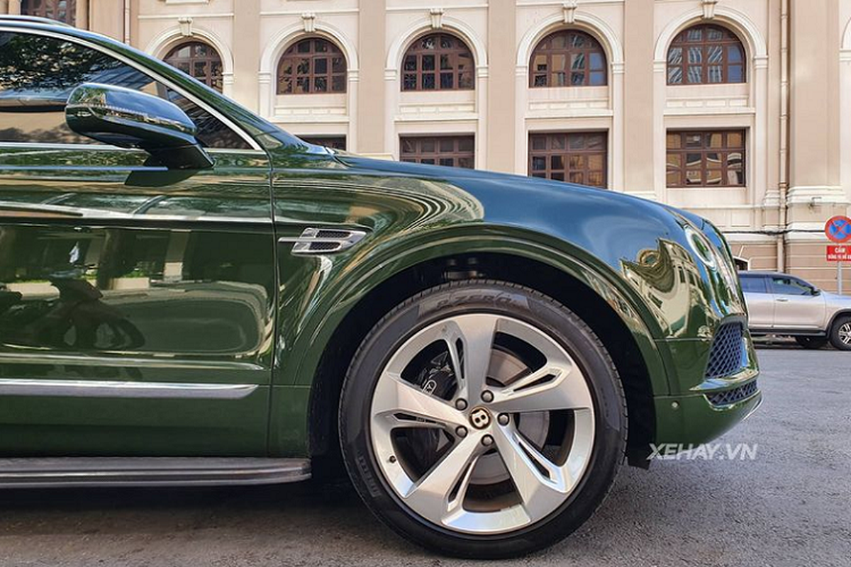 Bentley Bentayga so huu mau son tram trieu o Sai Gon-Hinh-5