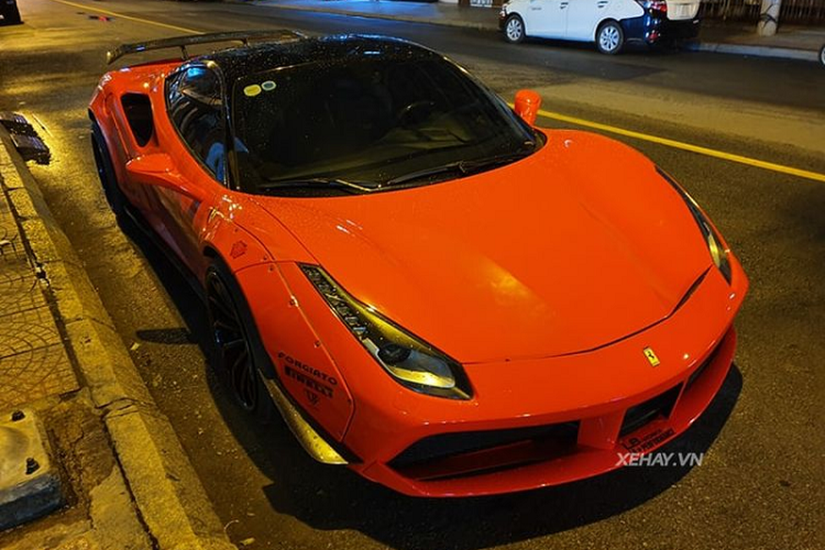 “Sieu ngua” Ferrari 488 GTB thay ao do ruc tai Sai Gon-Hinh-2