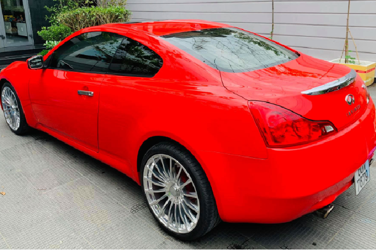 Infiniti G37 coupe dung 11 nam, 