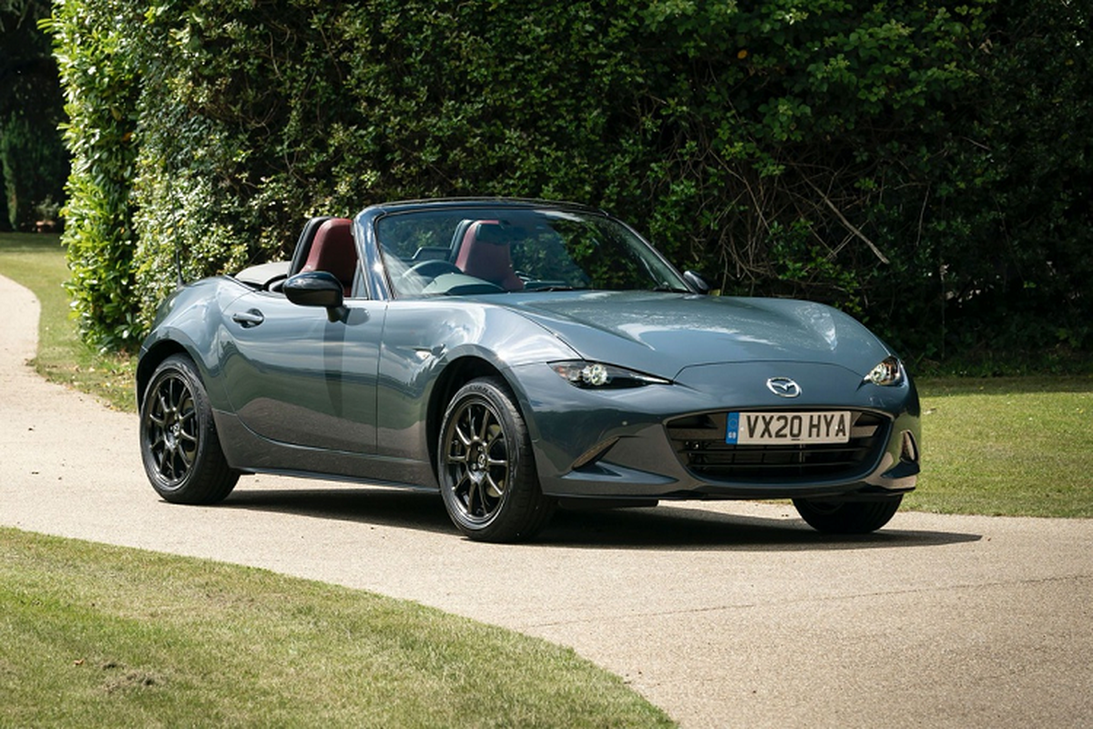 Mazda MX-5 R-Sport ban gioi han 150 xe, tu 34.360 USD