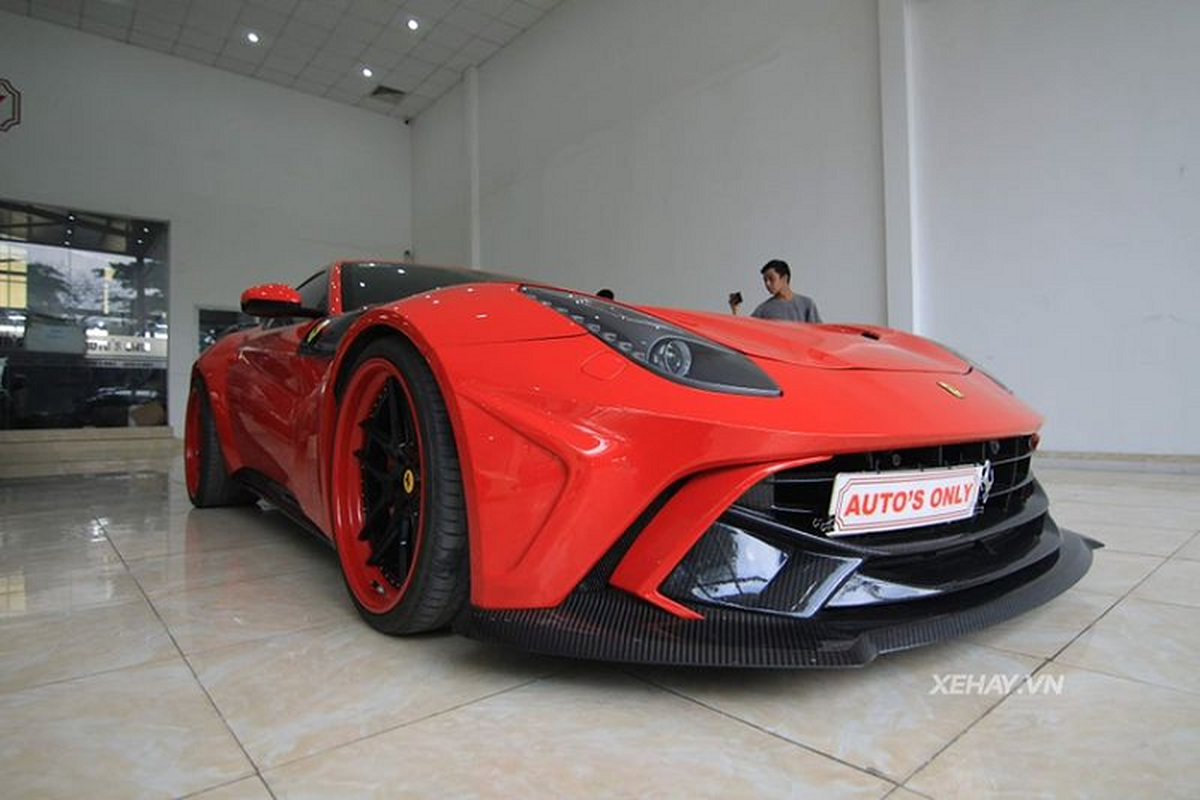 Ferrari F12 Berlinetta hon 20 ty, do bodykit doc nhat Viet Nam-Hinh-2