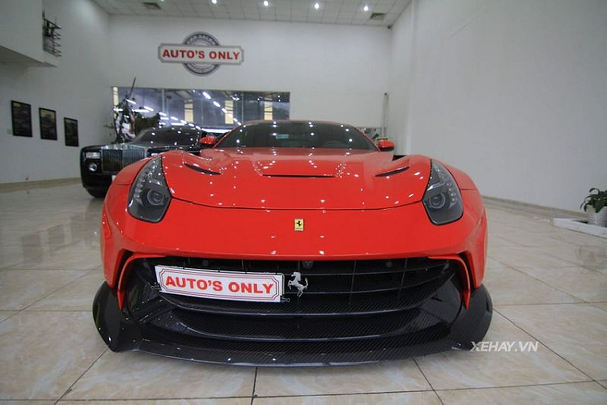 Ferrari F12 Berlinetta hon 20 ty, do bodykit doc nhat Viet Nam-Hinh-3