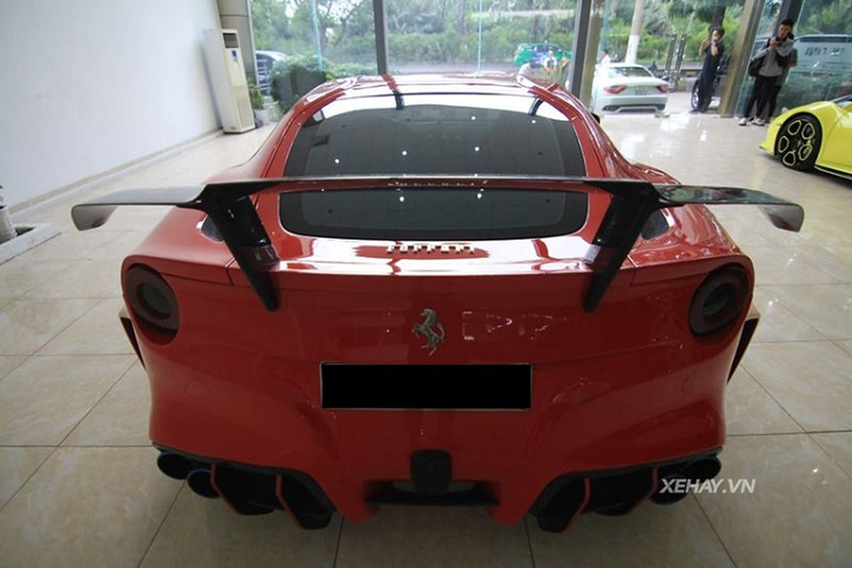 Ferrari F12 Berlinetta hon 20 ty, do bodykit doc nhat Viet Nam-Hinh-6