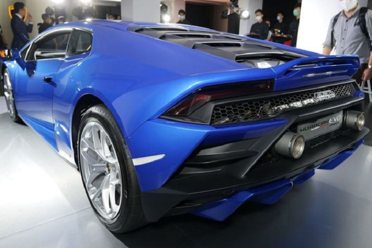 Lamborghini Huracan EVO RWD tai Hong Kong re hon Thai 3 ty dong-Hinh-2