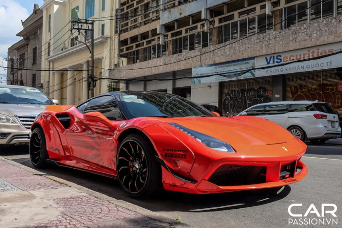 Sieu xe Ferrari 488 do Liberty Walk tien ty, doc nhat Viet Nam