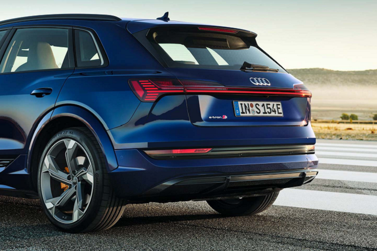 Audi E-tron S va E-tron S Sportback 2021 chay 360 km/lan sac-Hinh-4