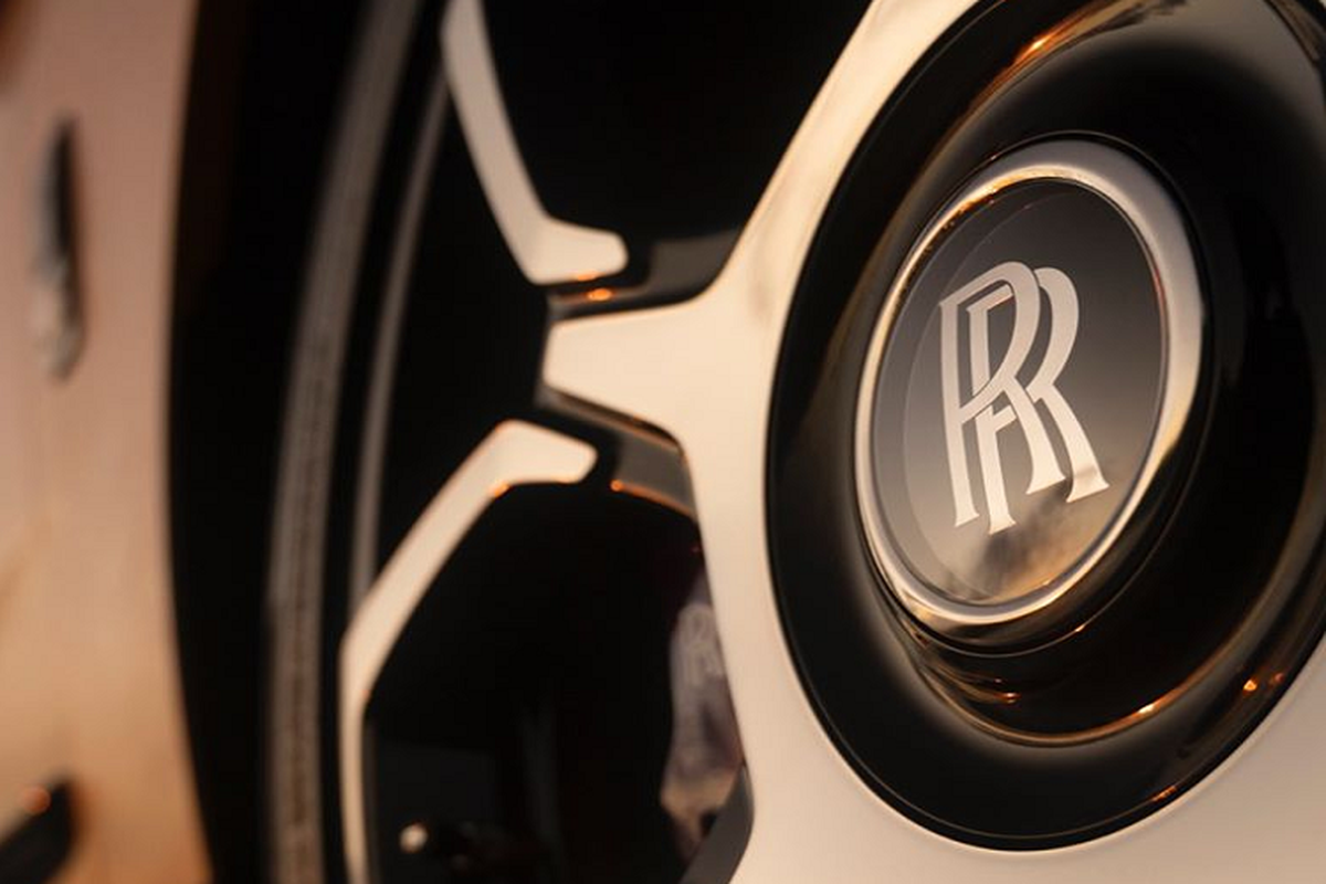 Chiem nguong doc ban Rolls-Royce Cullinan Black Badge “Capella”-Hinh-3