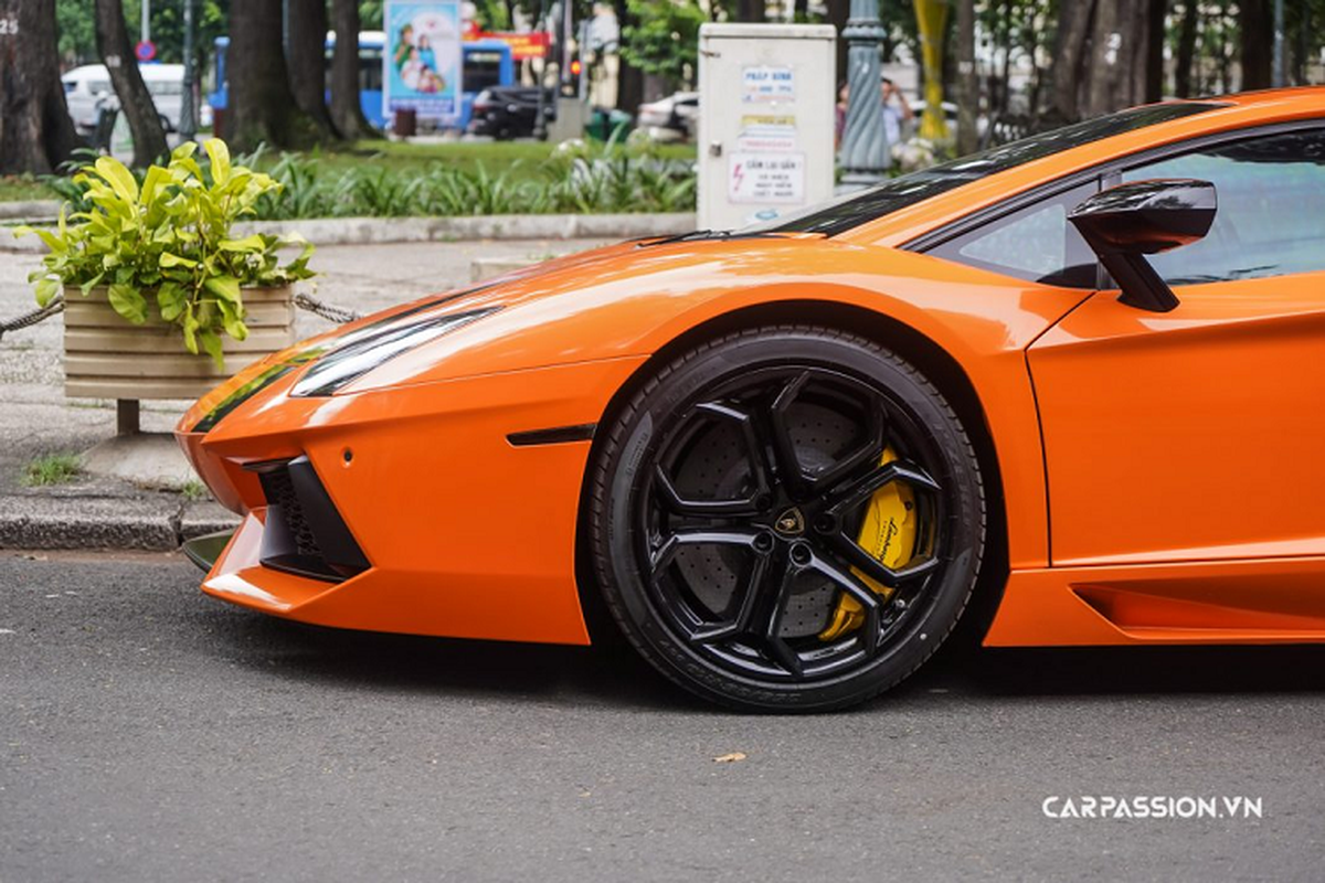 Lamborghini Aventador LP700-4 hon 20 ty khoac ao cam noi bat-Hinh-2