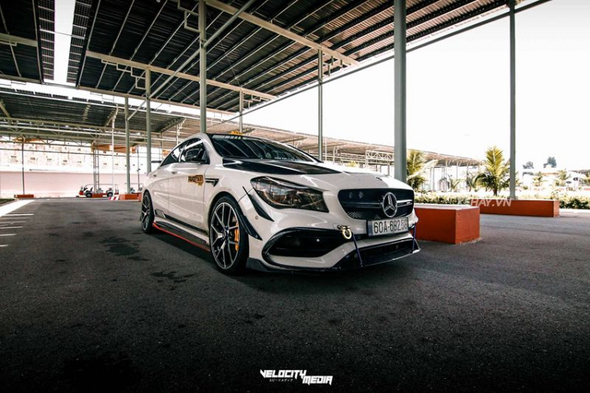 Mercedes-AMG CLA 45 do phong cach “Taxi” cuc doc tai Viet Nam