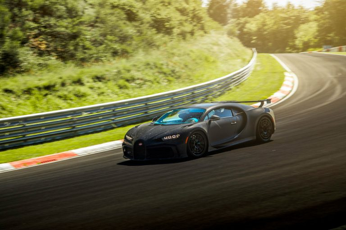 Xem Bugatti Chiron Pur Sport chinh phuc “dia nguc xanh” Nurburgring