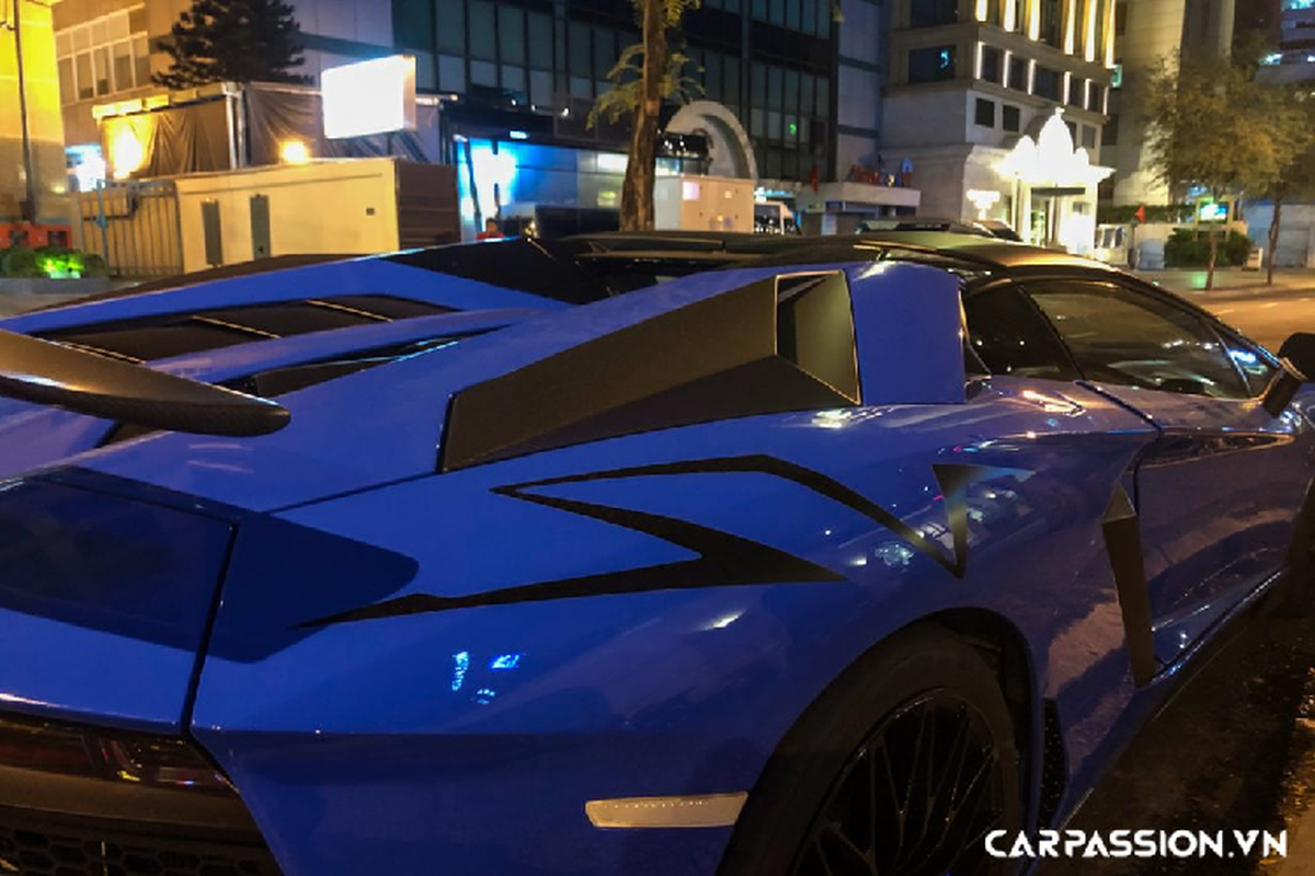 Lamborghini Aventador SV Roadster gan 40 ty dao pho dem Sai Gon-Hinh-7