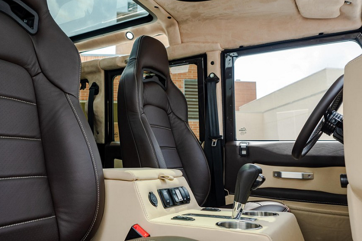 Land Rover Defender cua so troi 