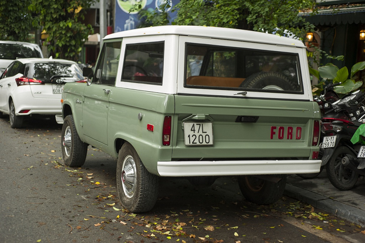 Can canh SUV Ford Bronco doi dau, 