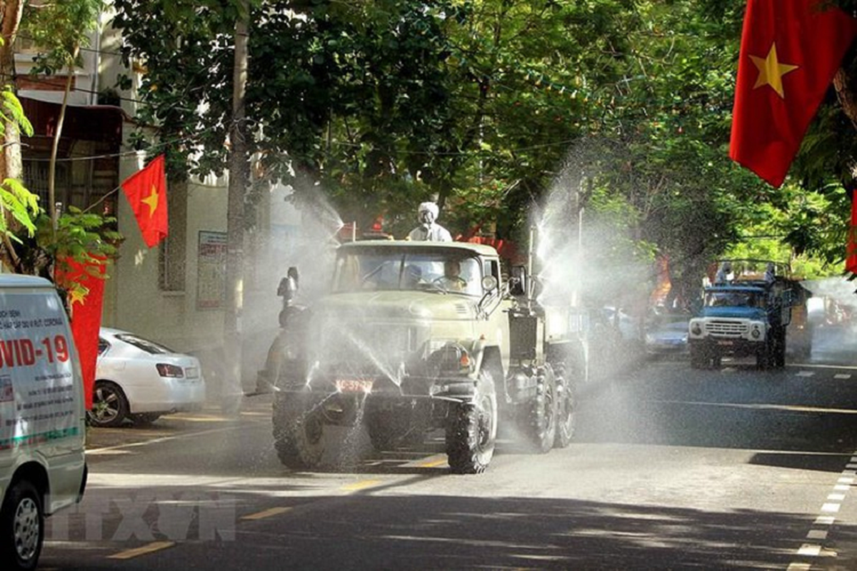 Hai Phong tiep tuc phun khu trung dien rong tren cac tuyen duong chinh-Hinh-5