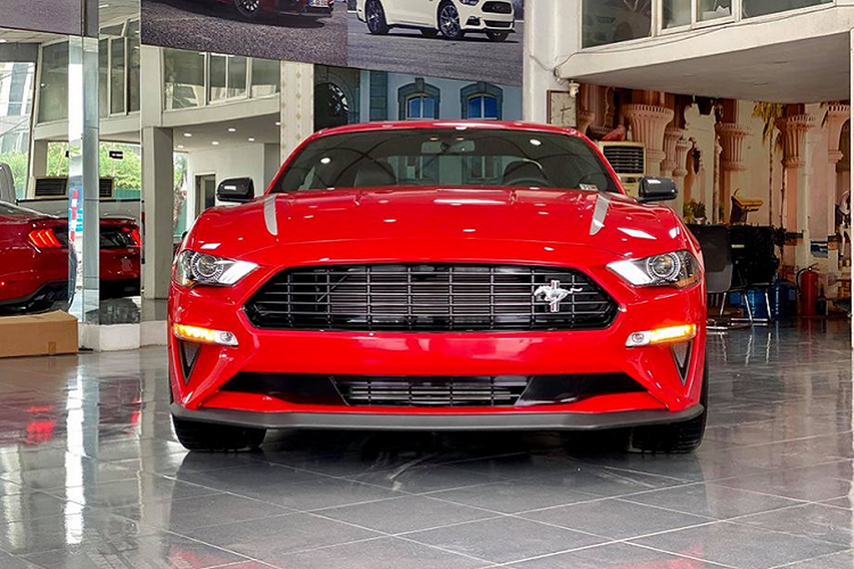 Can canh Ford Mustang High Performance hon 3 ty ve Viet Nam