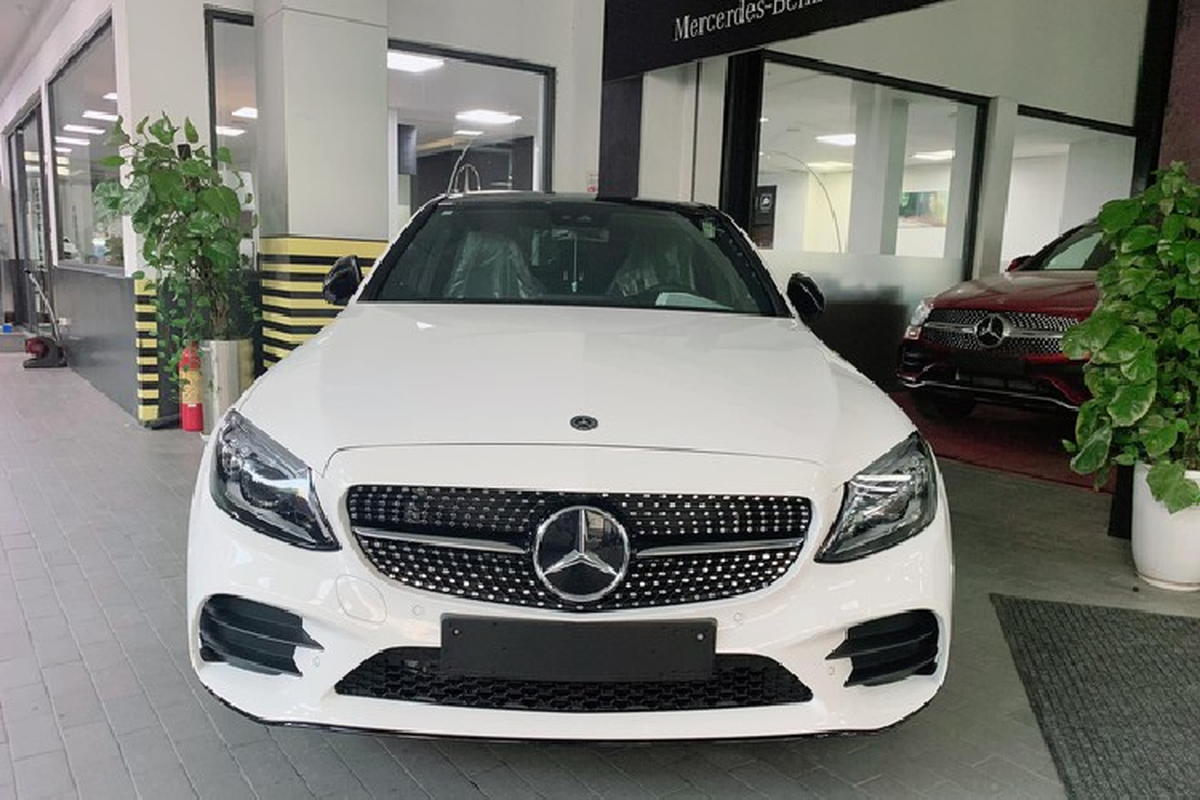 Cuu thanh vien HKT tau Mercedes-Benz C300 gan 2 ty dong-Hinh-5