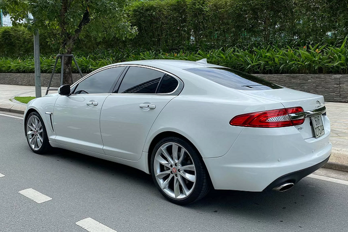 Jaguar XF sau 5 nam su dung, chi 1,3 ty o Viet Nam-Hinh-8