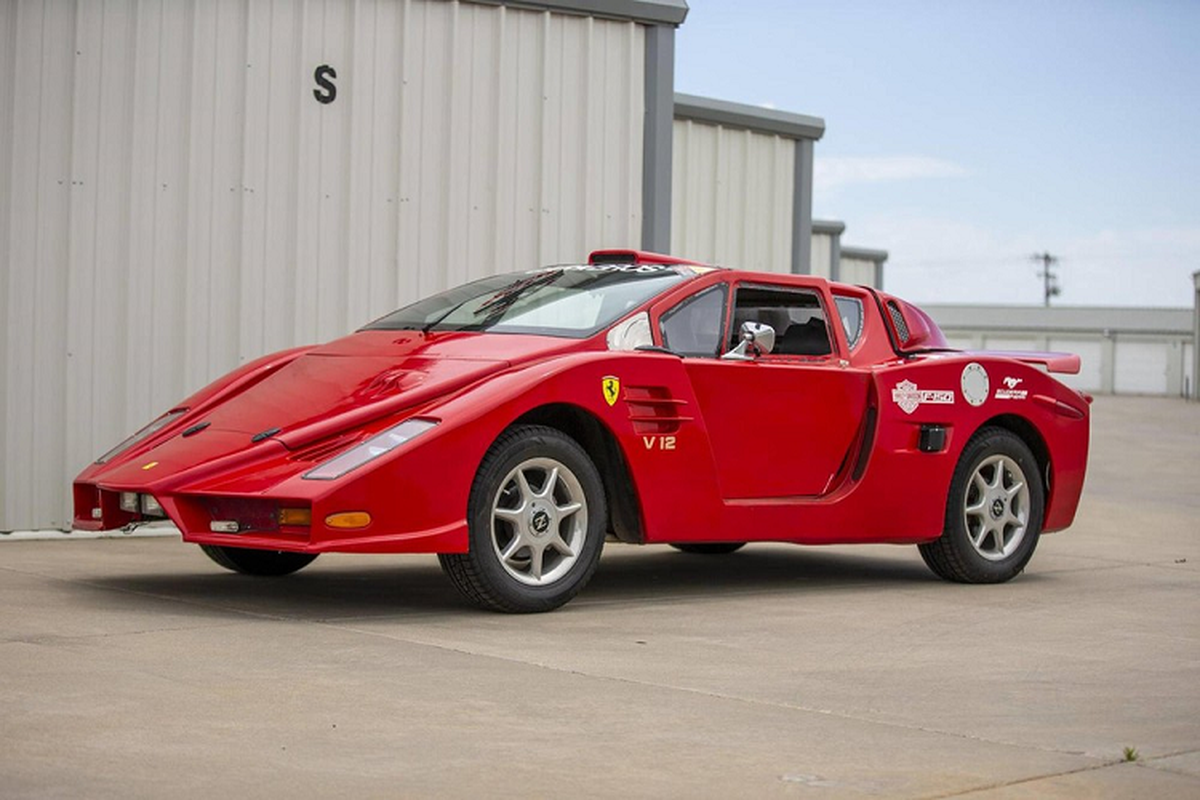 Sieu xe Ferrari Enzo “xau nhat the gioi” chi hon 100 trieu dong