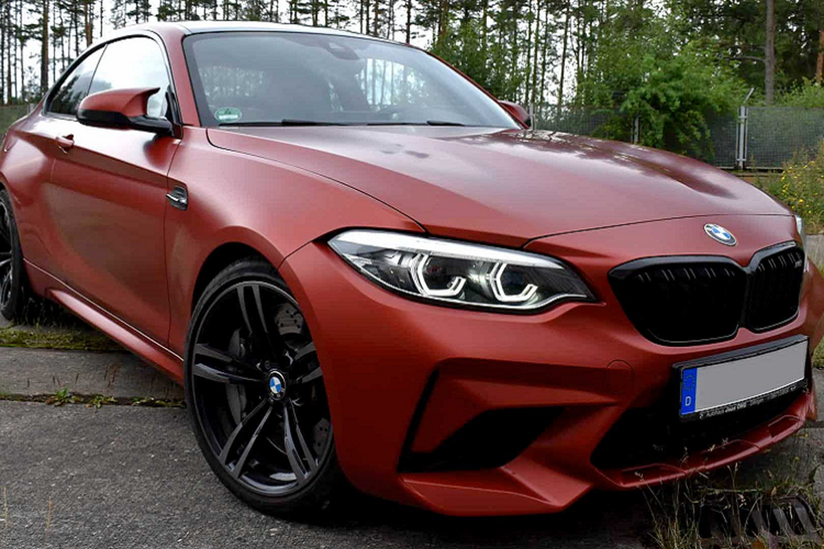 Chi co hai chiec BMW M2 so huu mau son hiem nay-Hinh-2