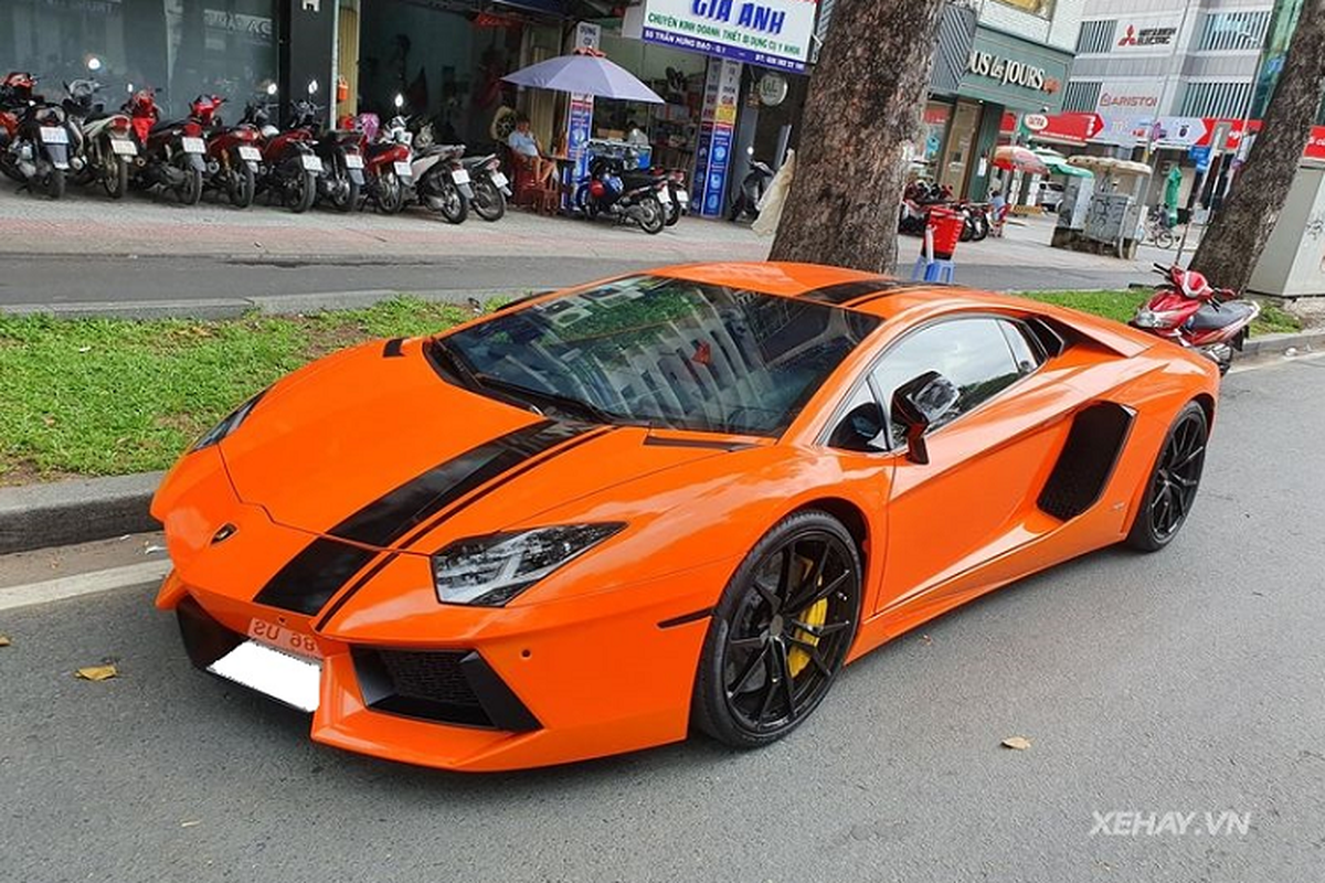 Ngam sieu xe Lamborghini Aventador LP700-4 do khung o Sai Gon