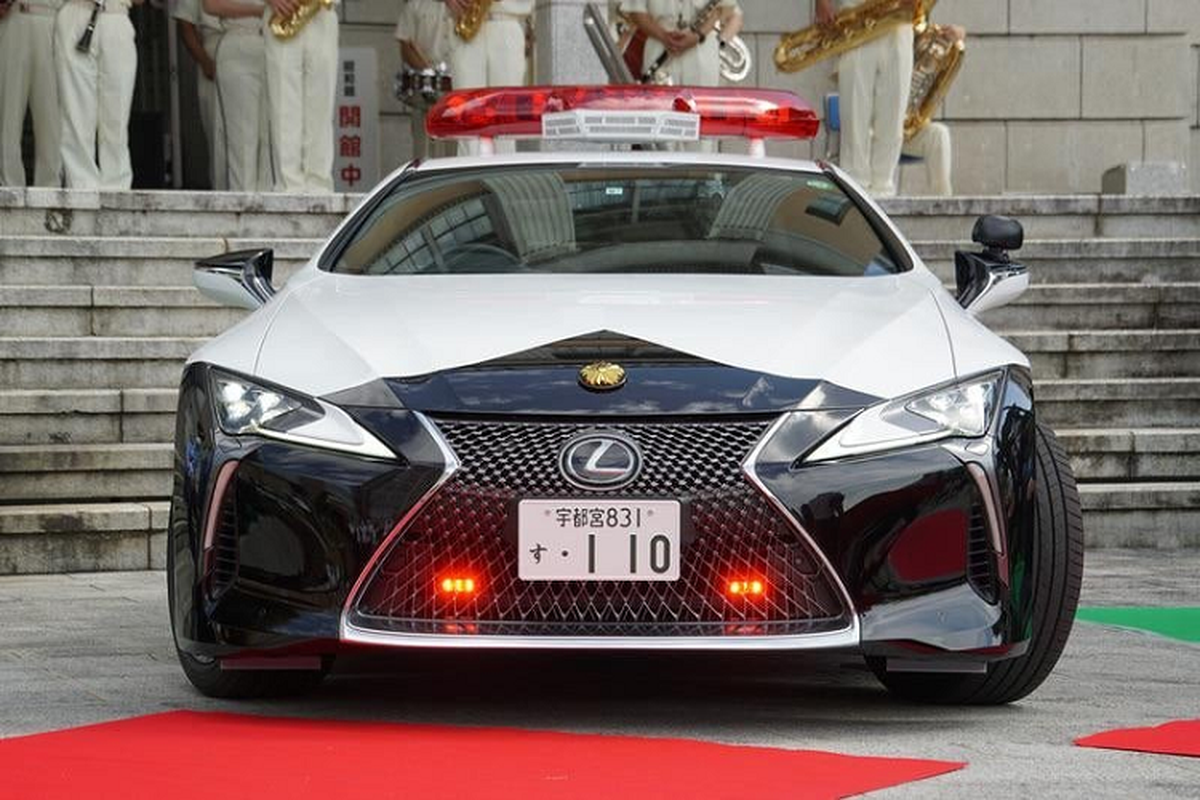 Dai gia Nhat choi lon, tang Lexus LC500 cho canh sat-Hinh-3