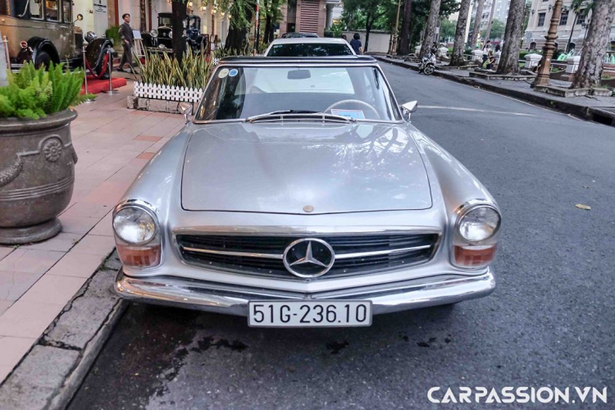 Cham mat xe sang Mercedes-Benz 250SL 