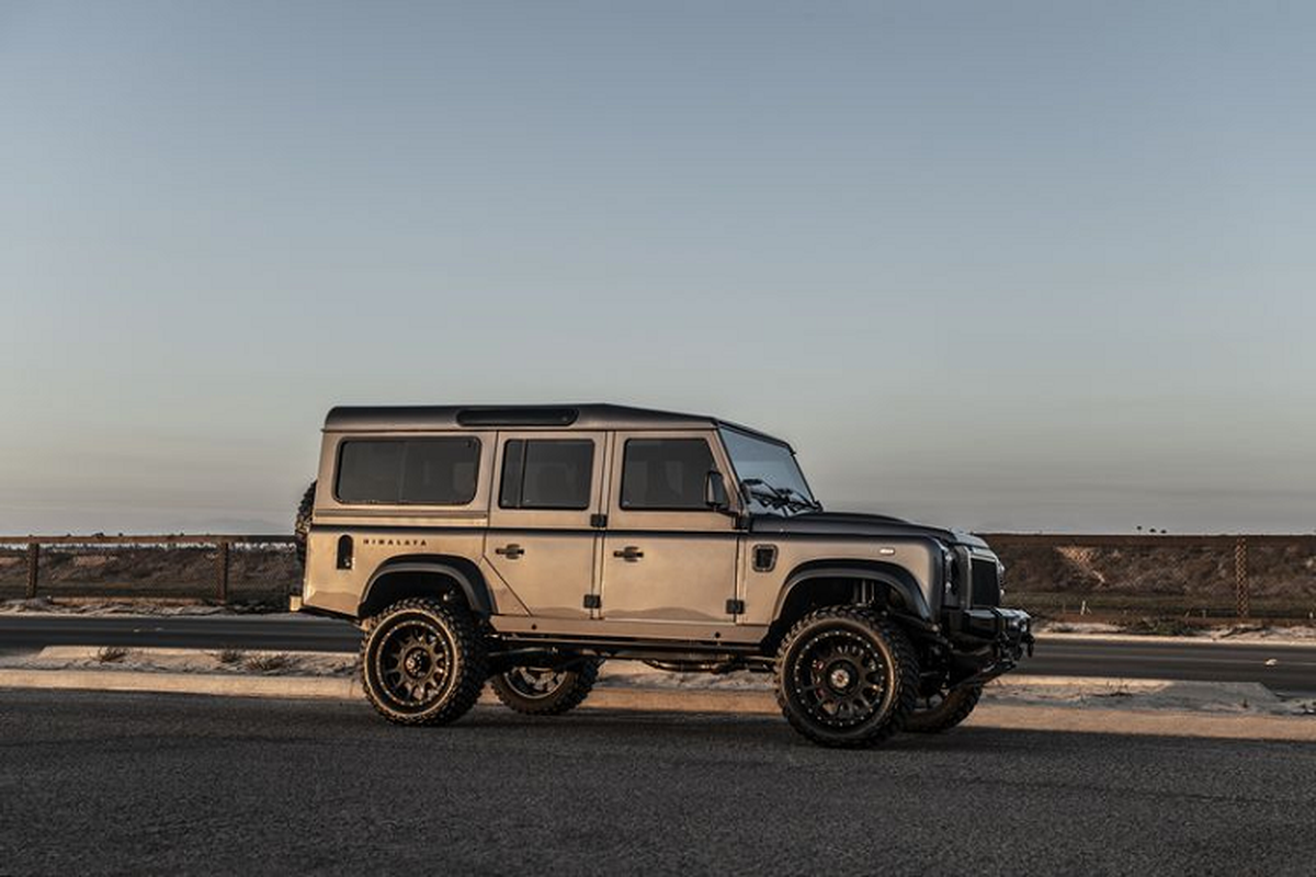 Himalaya nang tam Land Rover Defender, ban dat ngang sieu xe-Hinh-2