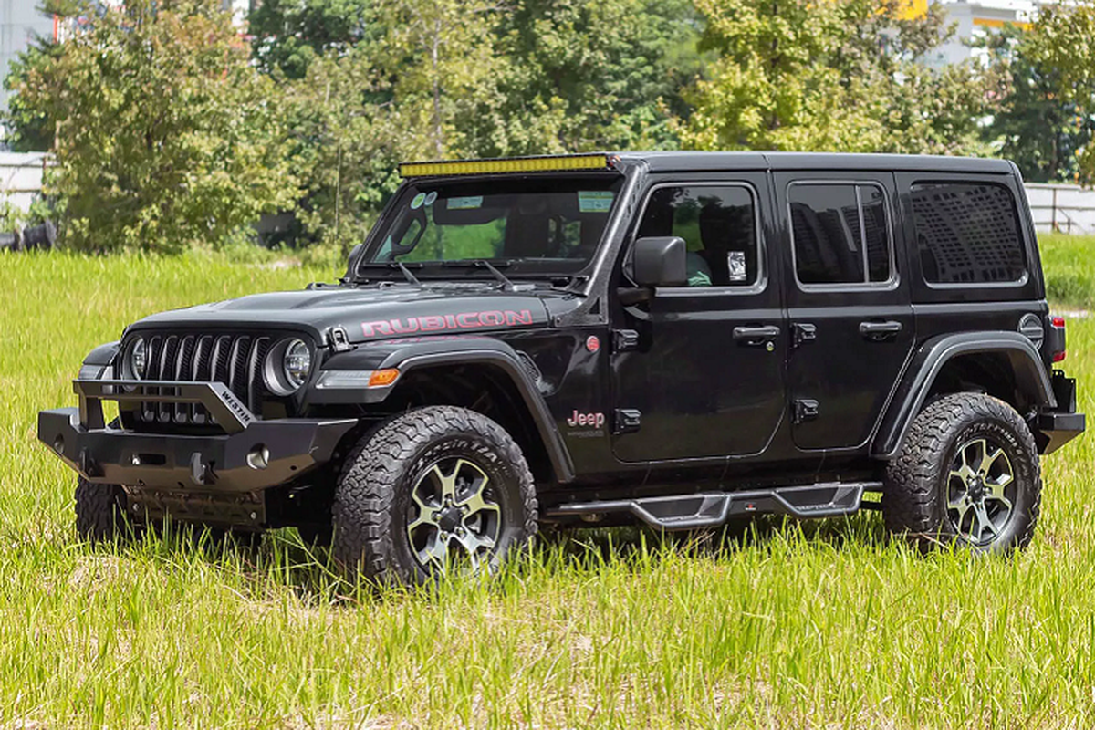 Jeep Wrangler Rubicon moi lan banh, chu xe da lo gan ty dong