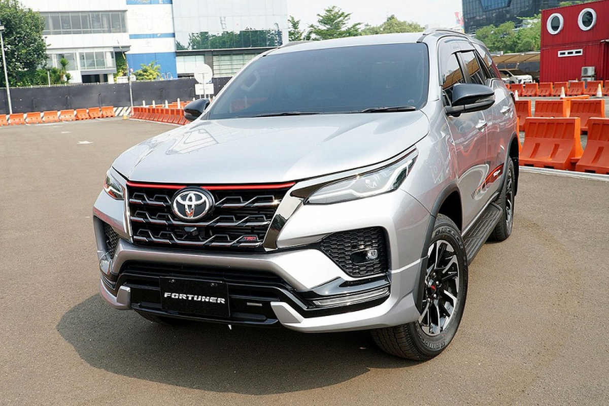 Toyota Fortuner TRD Sportivo tu 1,1 ty dong, van kem Legender-Hinh-2