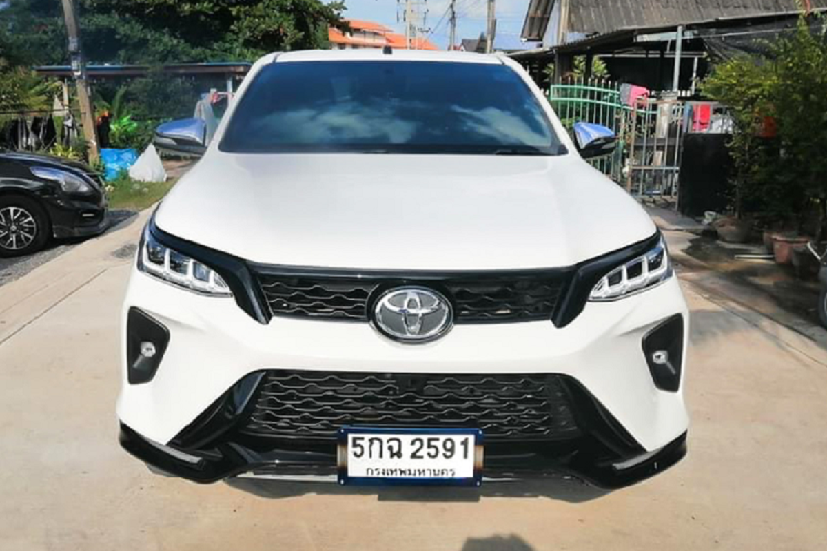 Xem dan Thai “choi lon”, do dau Toyota Fortuner Legender cho Hilux-Hinh-2