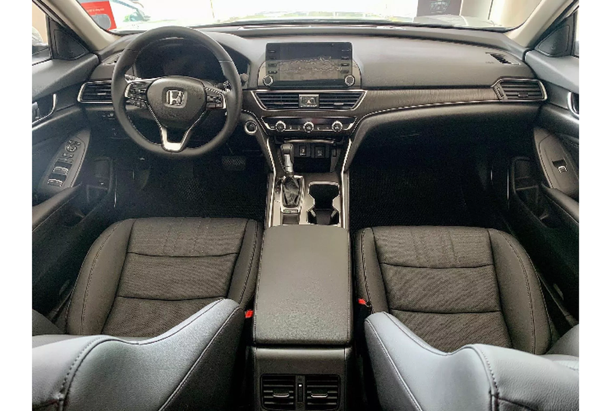 Honda Accord giam 150 trieu dong tai dai ly, 