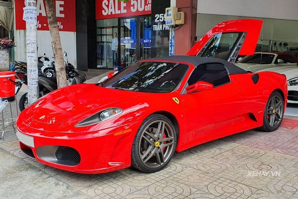 Rao ban sieu xe Ferrari F430 Spider tung cua “Dung mat sat“