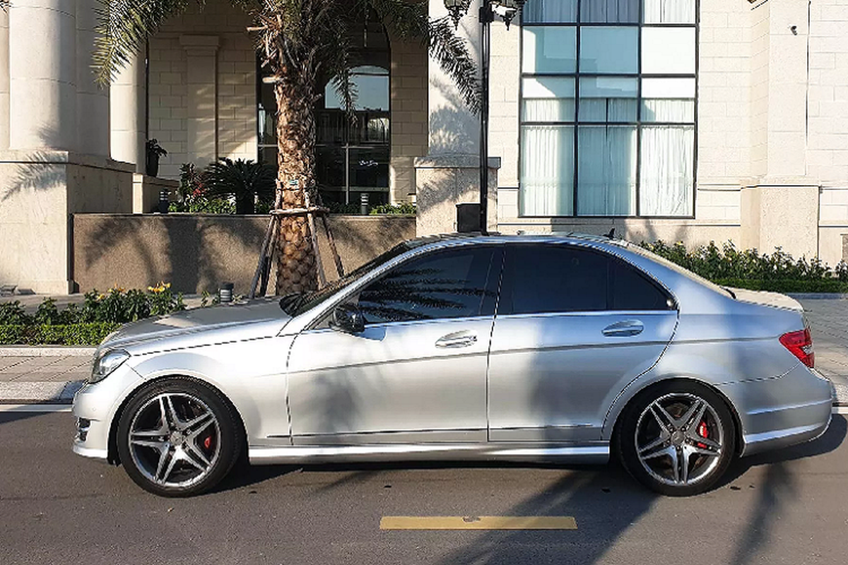 Co nen mua Mercedes-Benz C300 AMG 2013 chi 695 trieu o Sai Gon?-Hinh-4