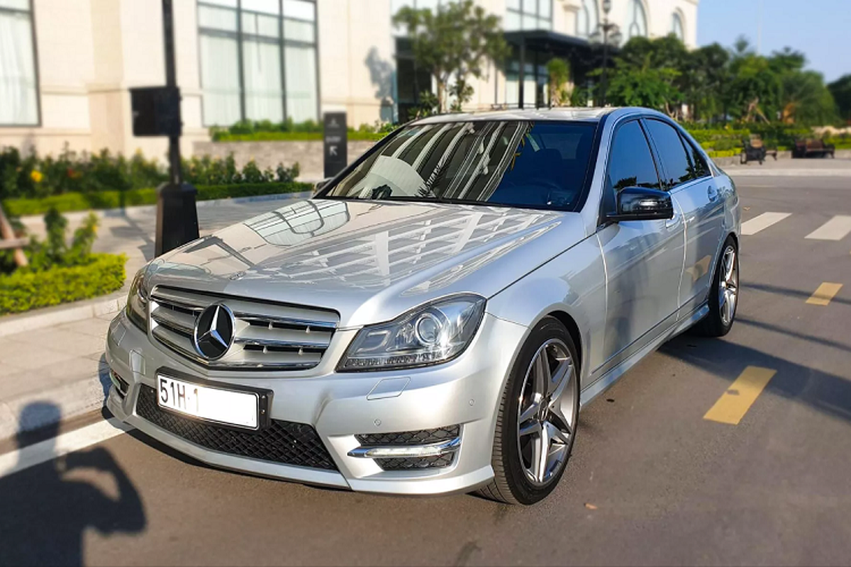 Co nen mua Mercedes-Benz C300 AMG 2013 chi 695 trieu o Sai Gon?