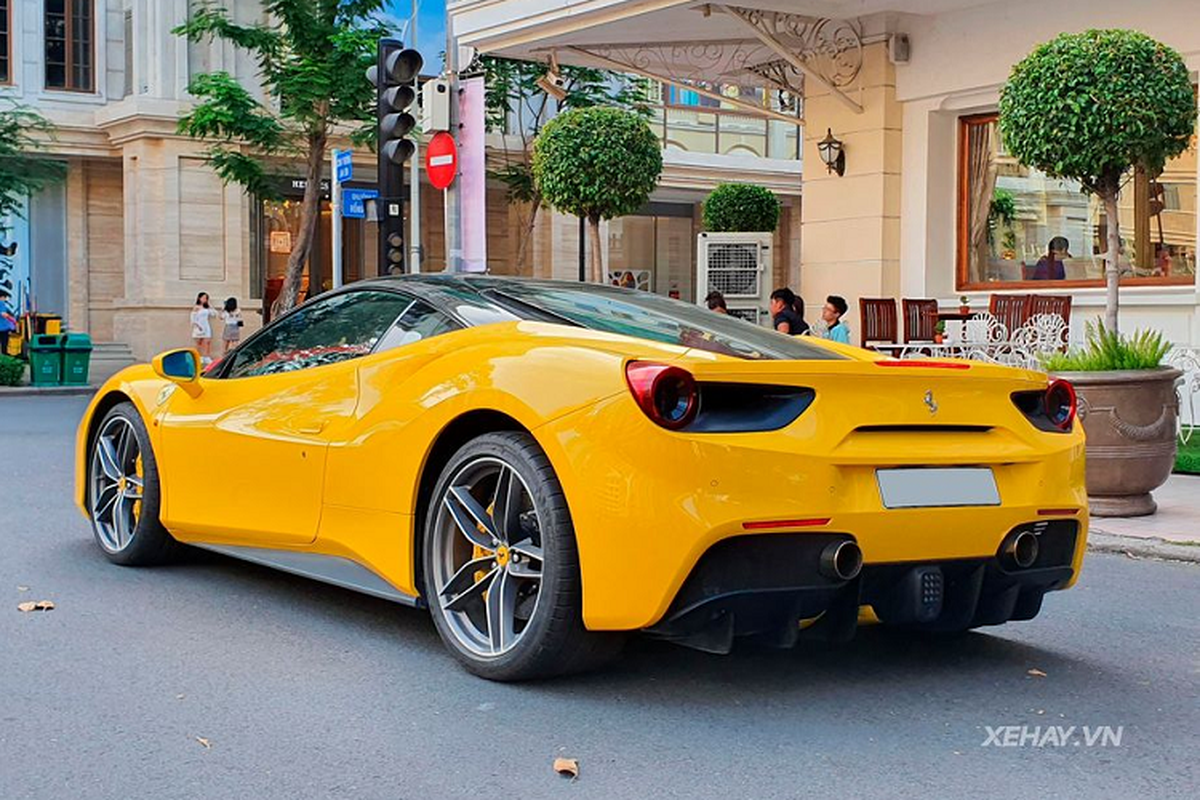 Sieu xe Ferrari 488 GTB cua dan choi 