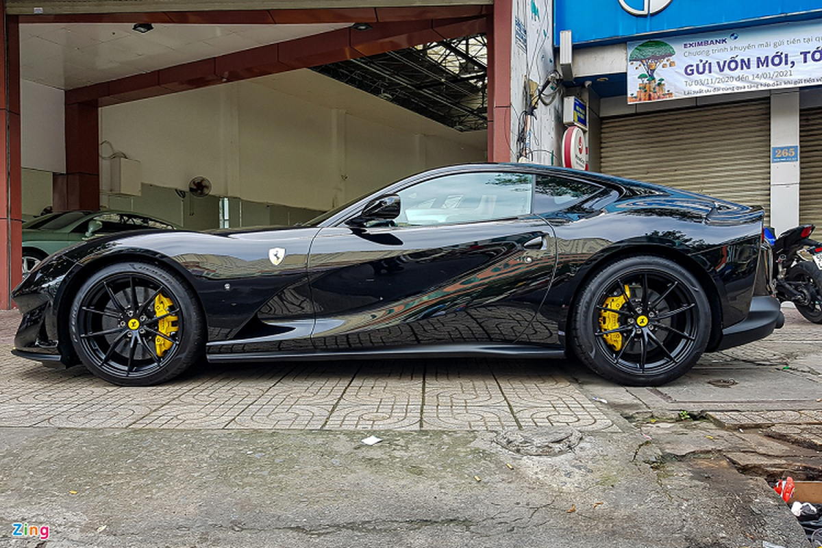 Them sieu xe Ferrari 812 Superfast trieu do ve Viet Nam-Hinh-3