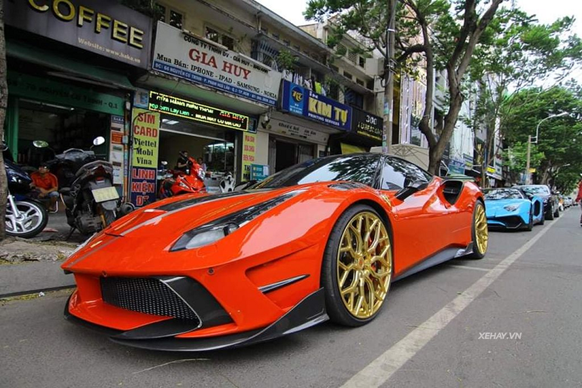 Ly lich Ferrari 488 GTB va Lamborghini Aventador SV khung o SG