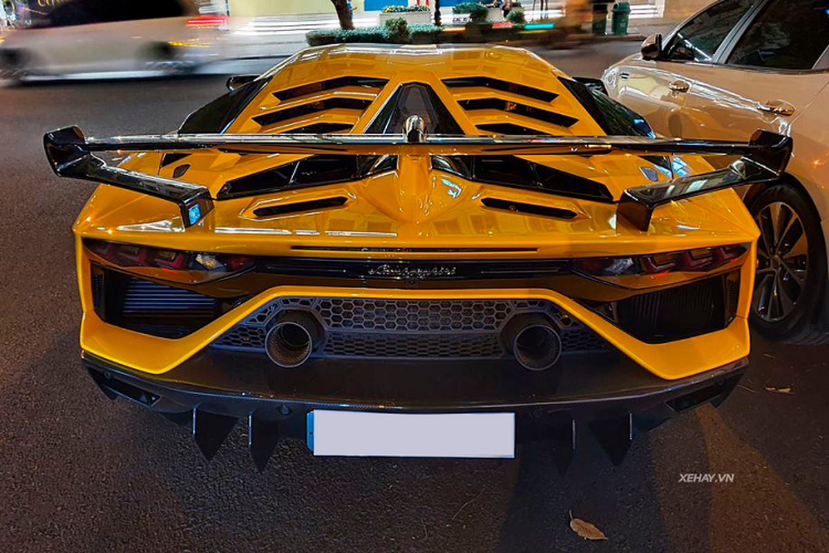 Lamborghini Aventador SVJ hon 50 ty dong tai Viet Nam do 