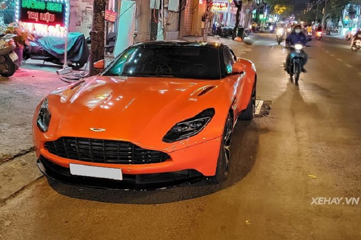 Dien kien Aston Martin DB11 chinh hang gan 16 ty tai Viet Nam-Hinh-7